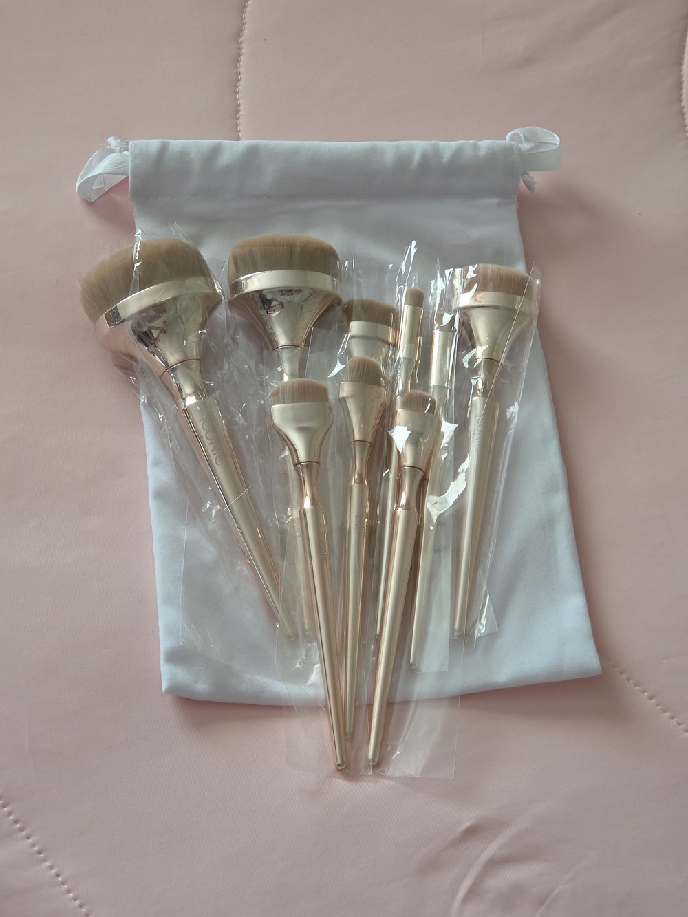 ICONIC London Gold 9 Pc Brush Set, New Pouch